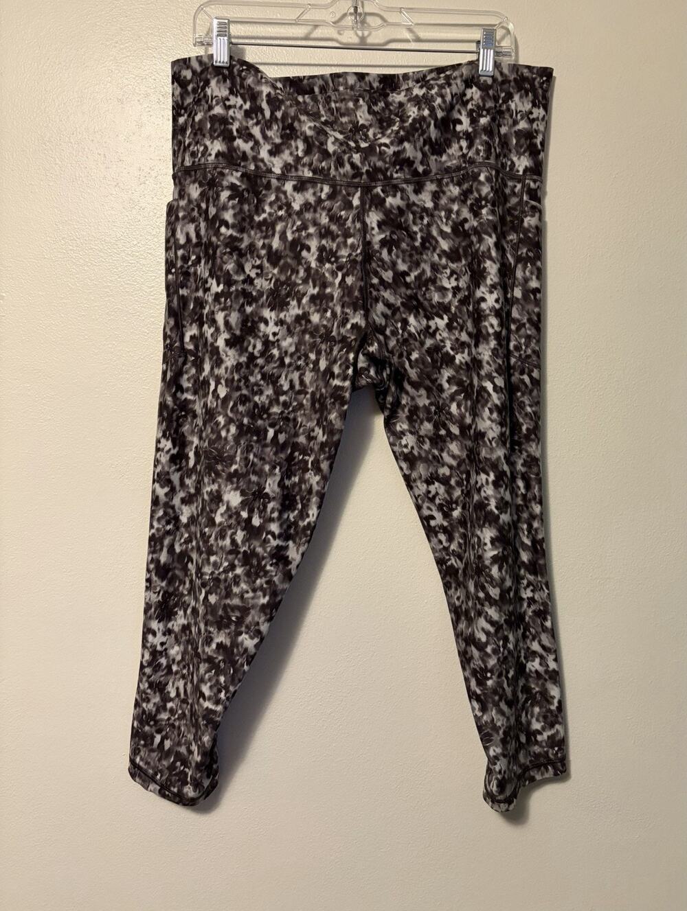 Athleta Salutation Stash 7/8 Tight Women’s Size 2X Black Gray Pockets